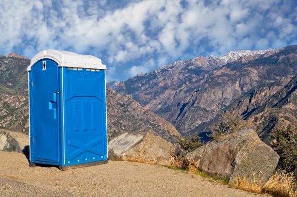 Best Porta potty delivery and setup  in Tipton, MO